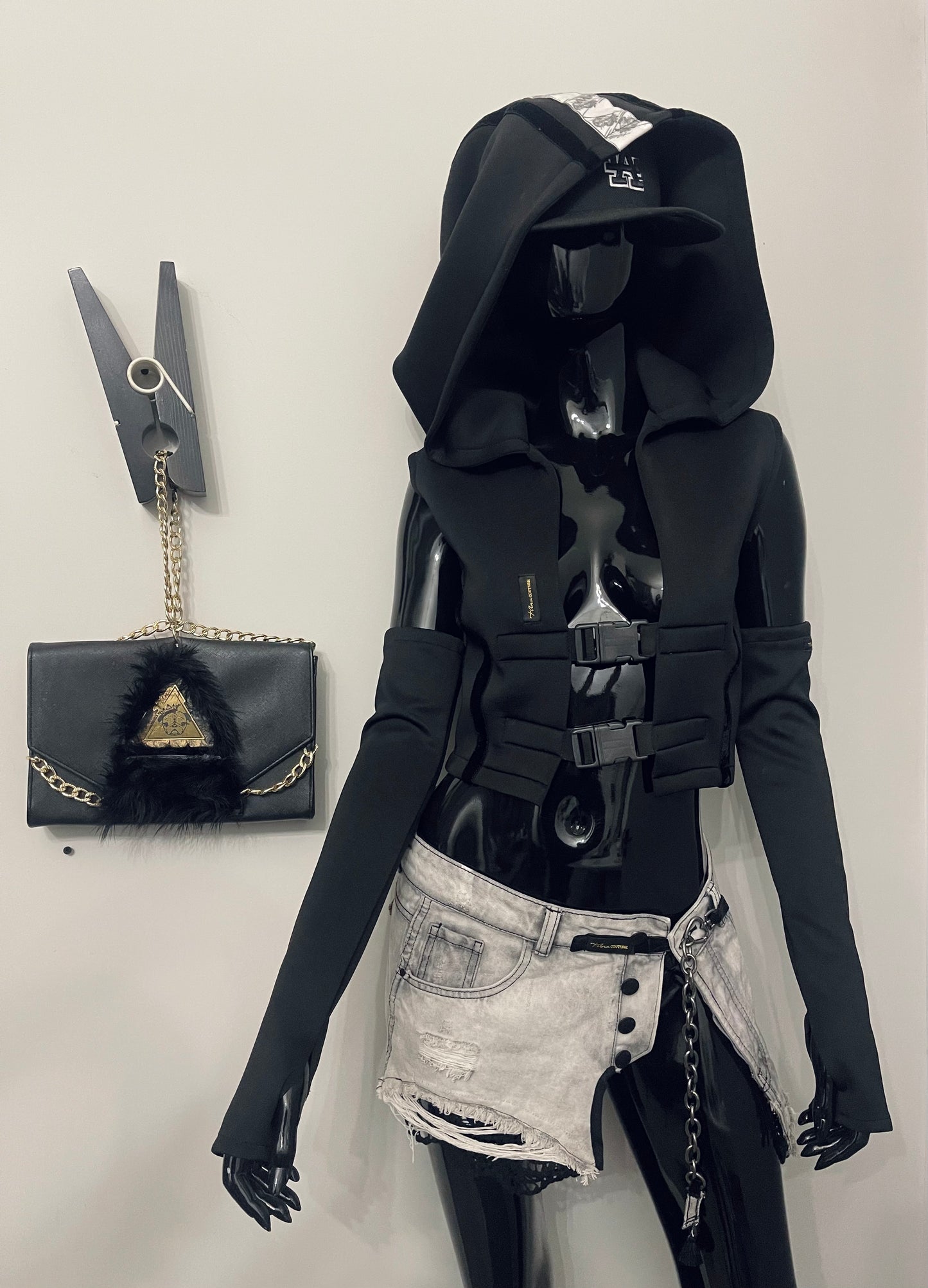 “Il Classico Nero” Scuba vest with oversized hood