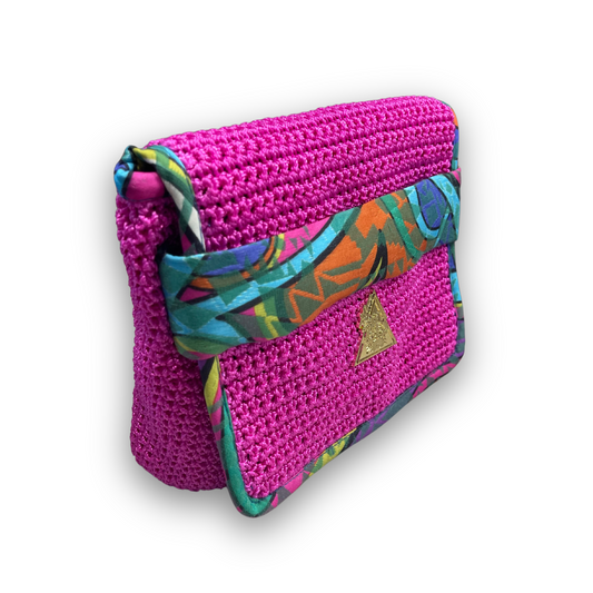 Fior Rosa di Luna fuchsia hand-knit clutch