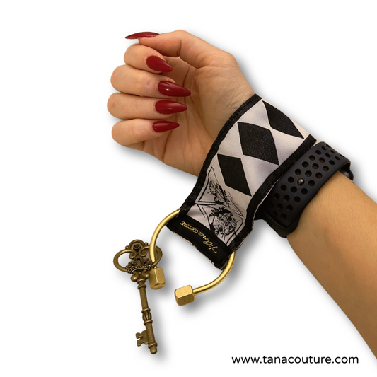“Bianco e Nero” Wristlet Keychain