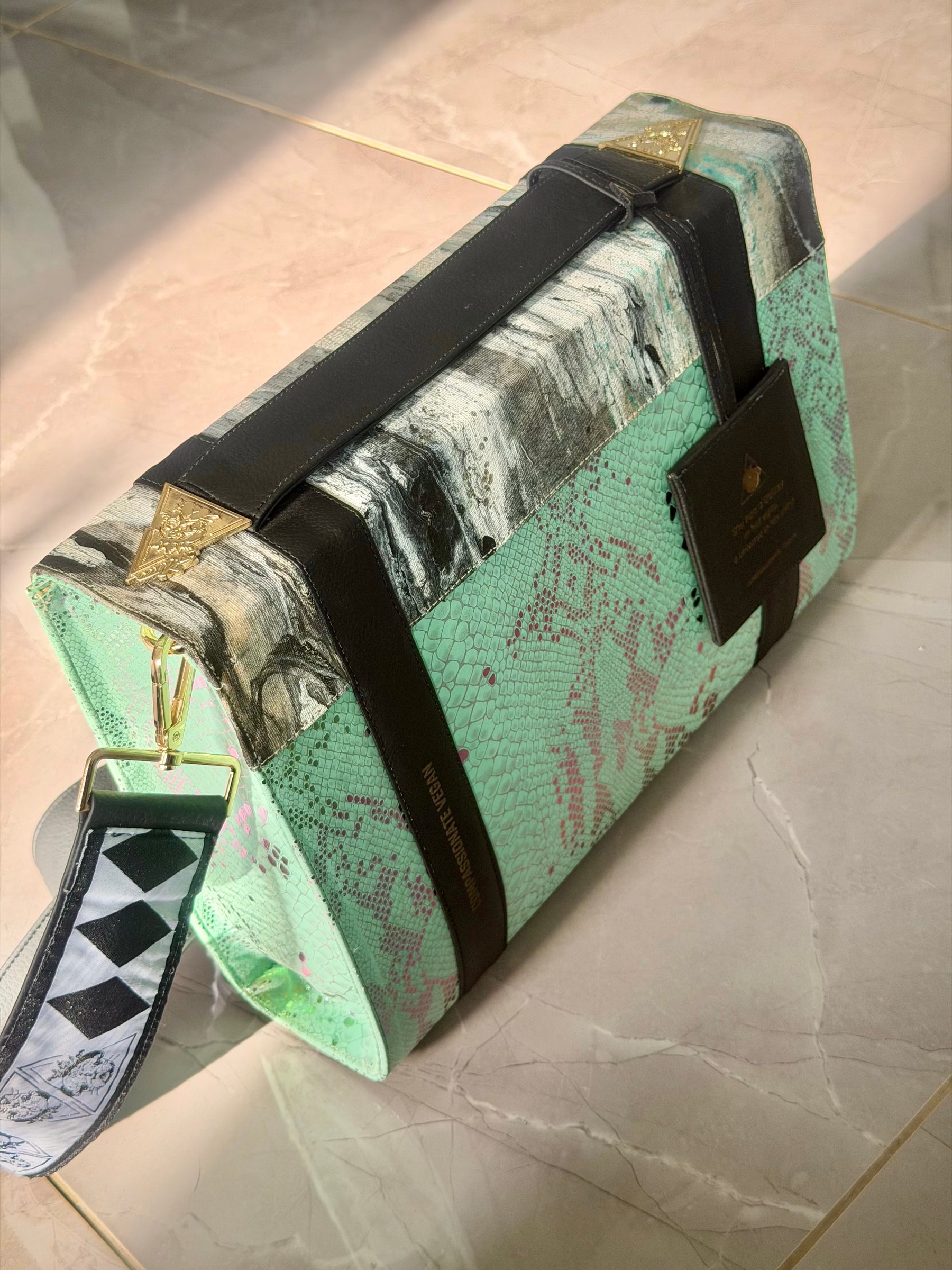 Iridescent Pistacchio Universe handbag, detail view