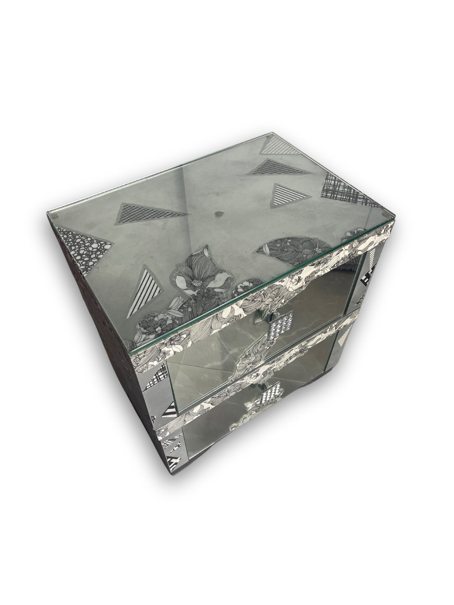 “Iridescent Bianco e Nero” Art Collection side table