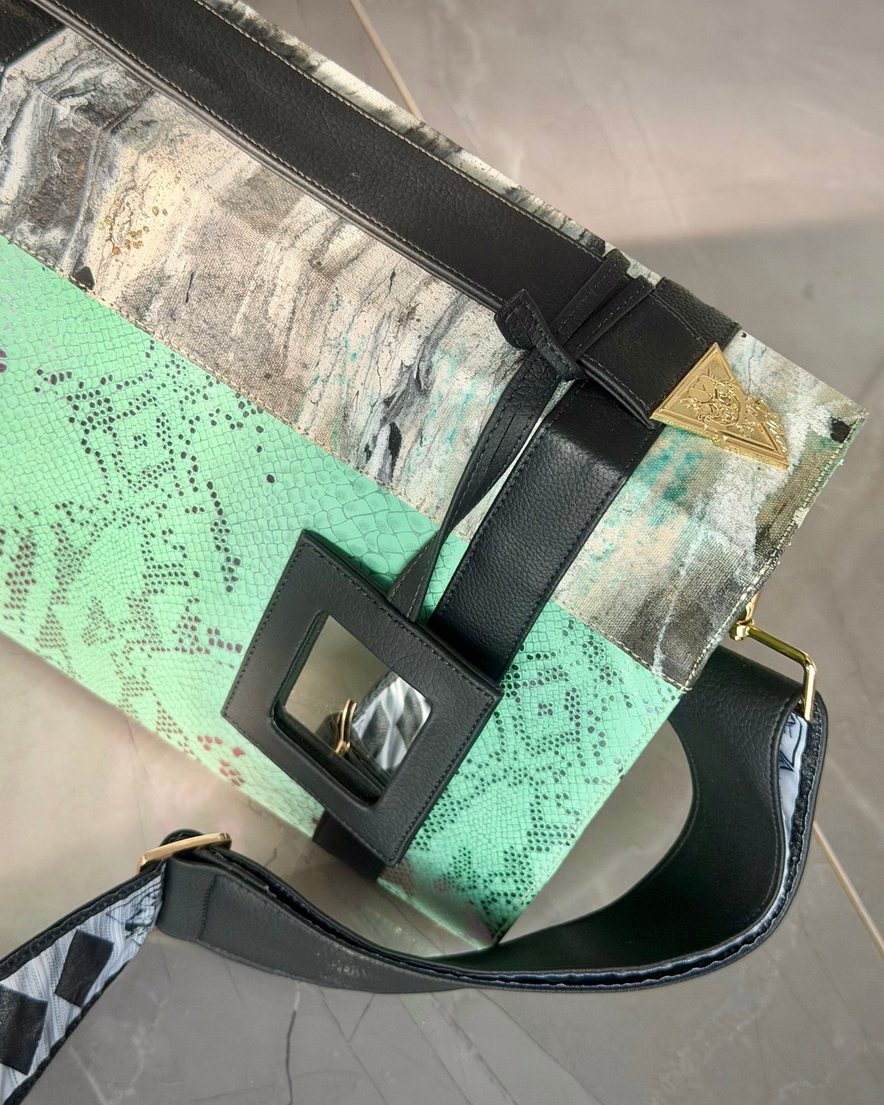 Iridescent Pistacchio Universe handbag, additional detail