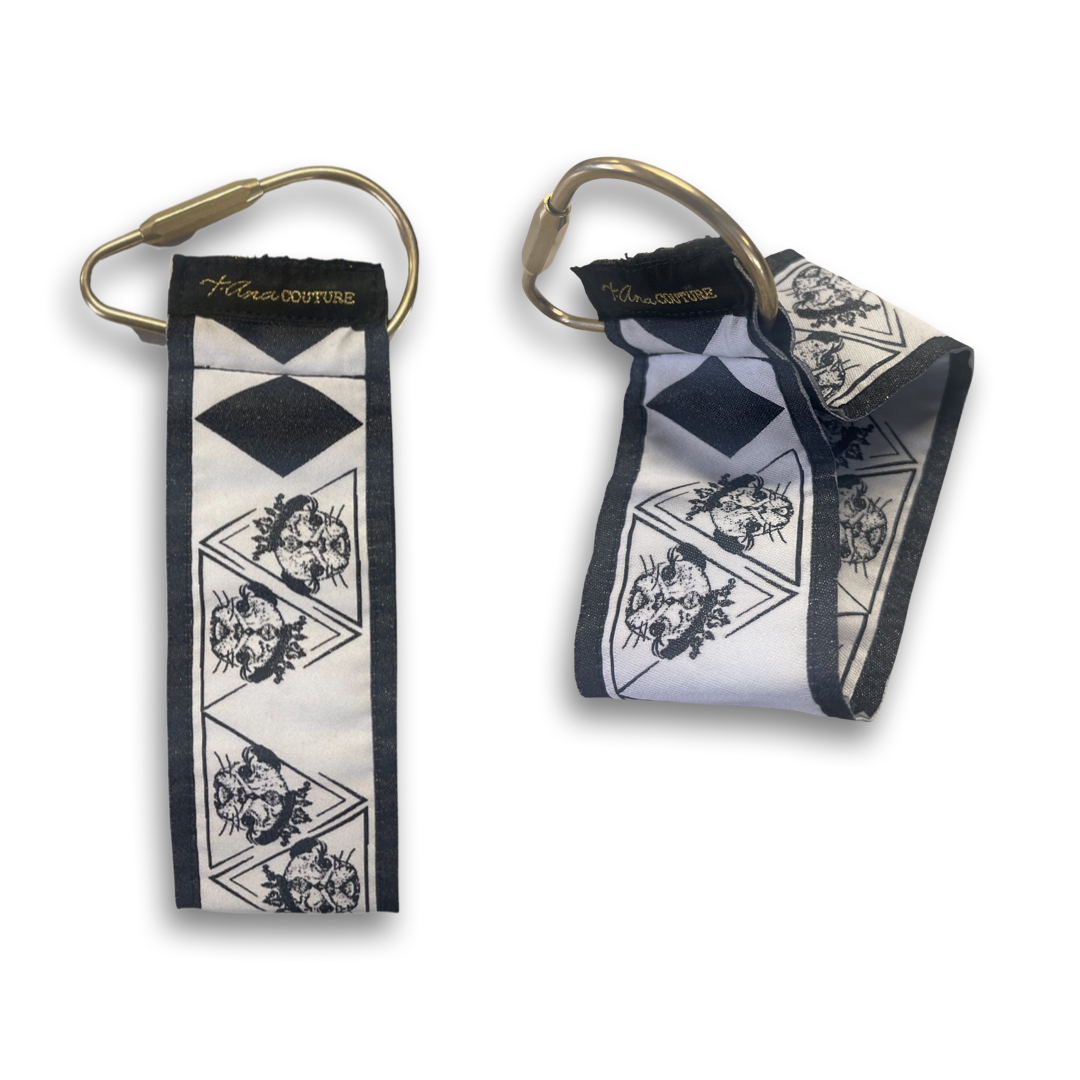 Bianco e Nero woven keychain, additional detail