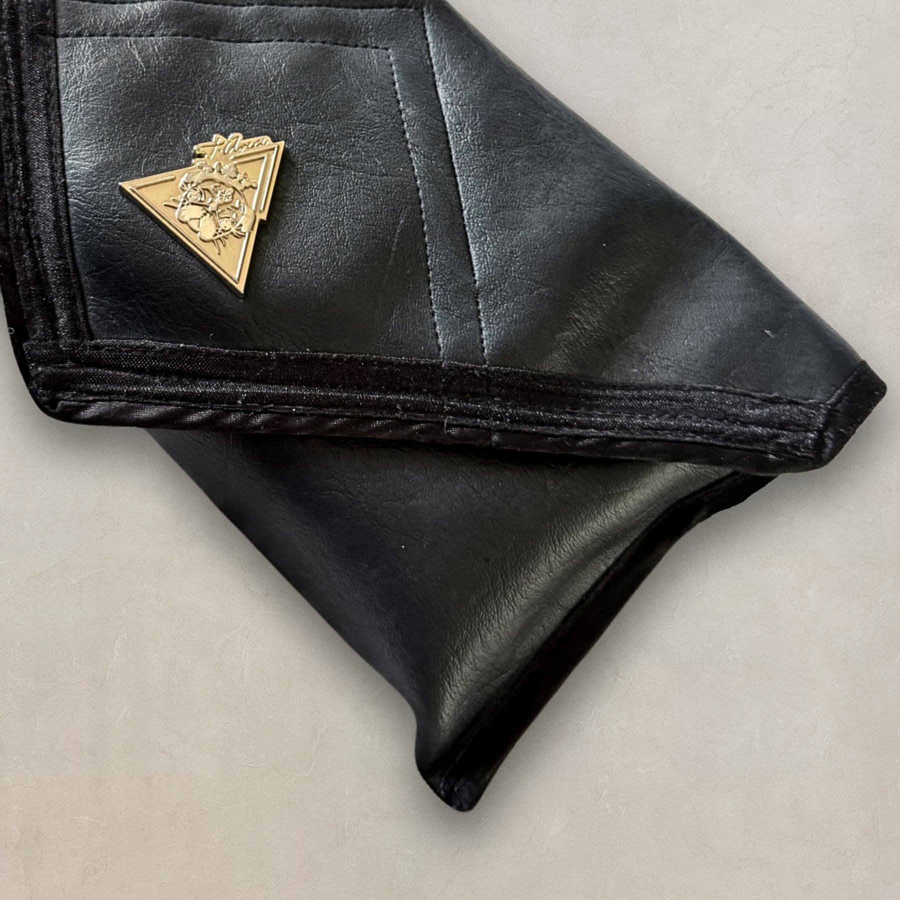 El Clásica Desserto® Eclipse clutch, angled view