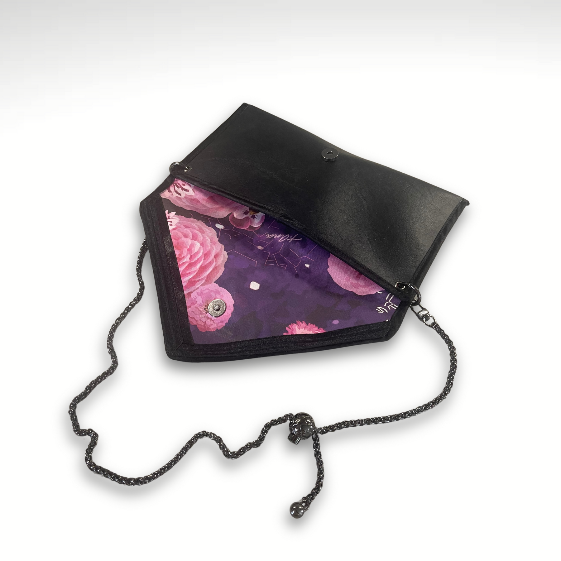 El Clásica Eclipse black envelope clutch detail