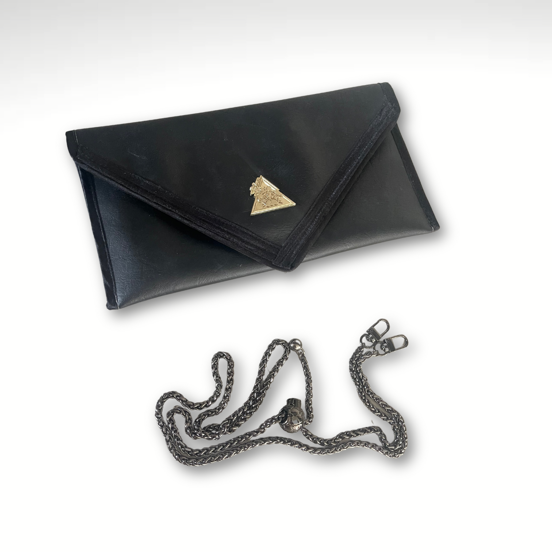 El Clásica Eclipse envelope clutch, detail view