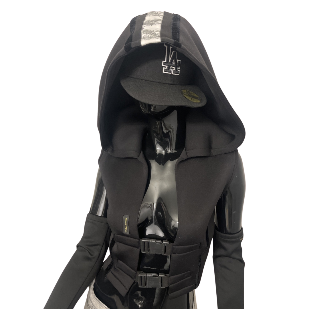 Il Classico Nero black hooded vest, additional detail