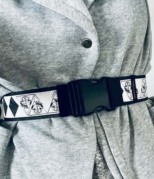 La Moderna Elegante wide belt, styled view