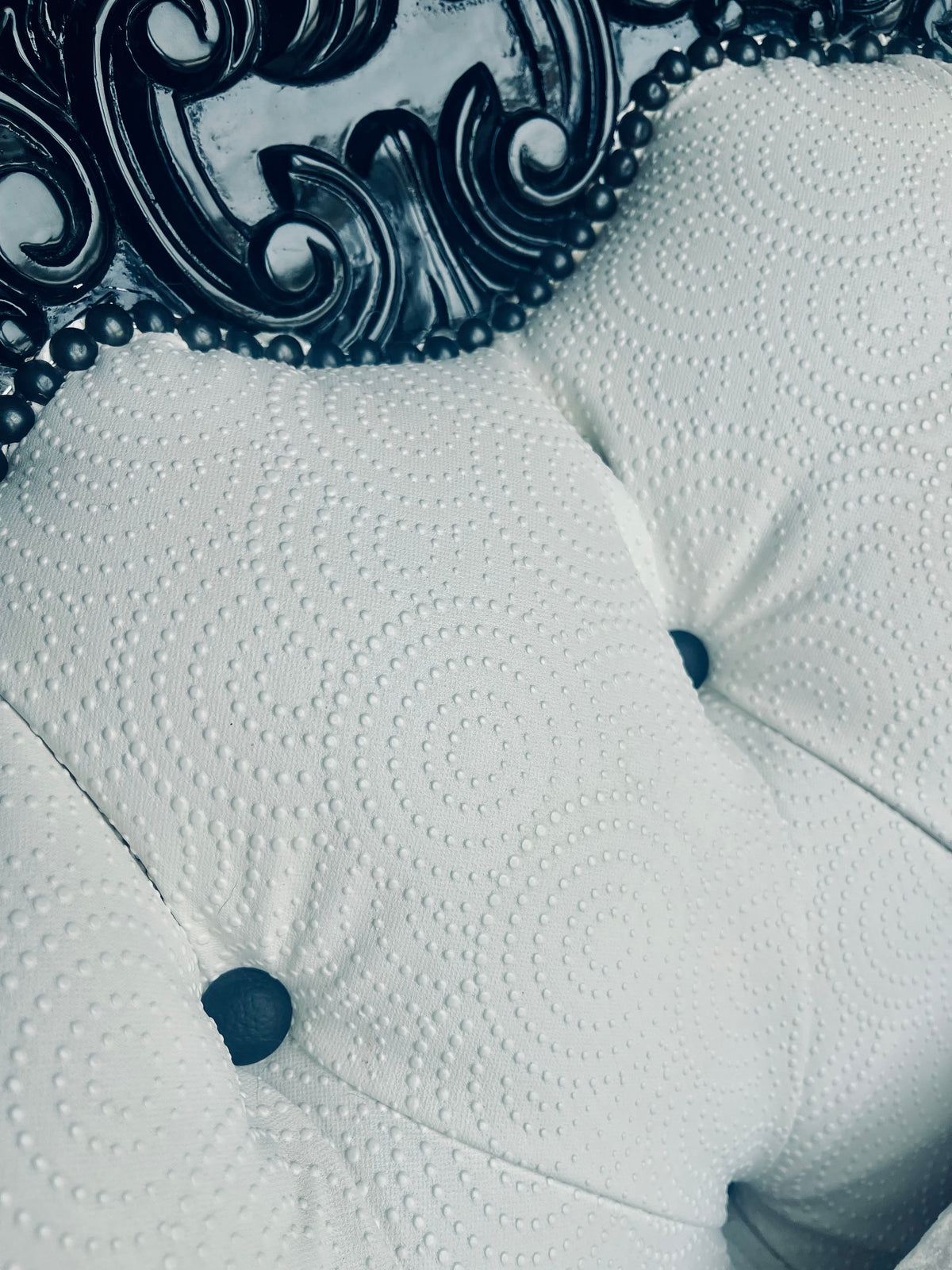 Luna Bianca black and white armchair, detail view