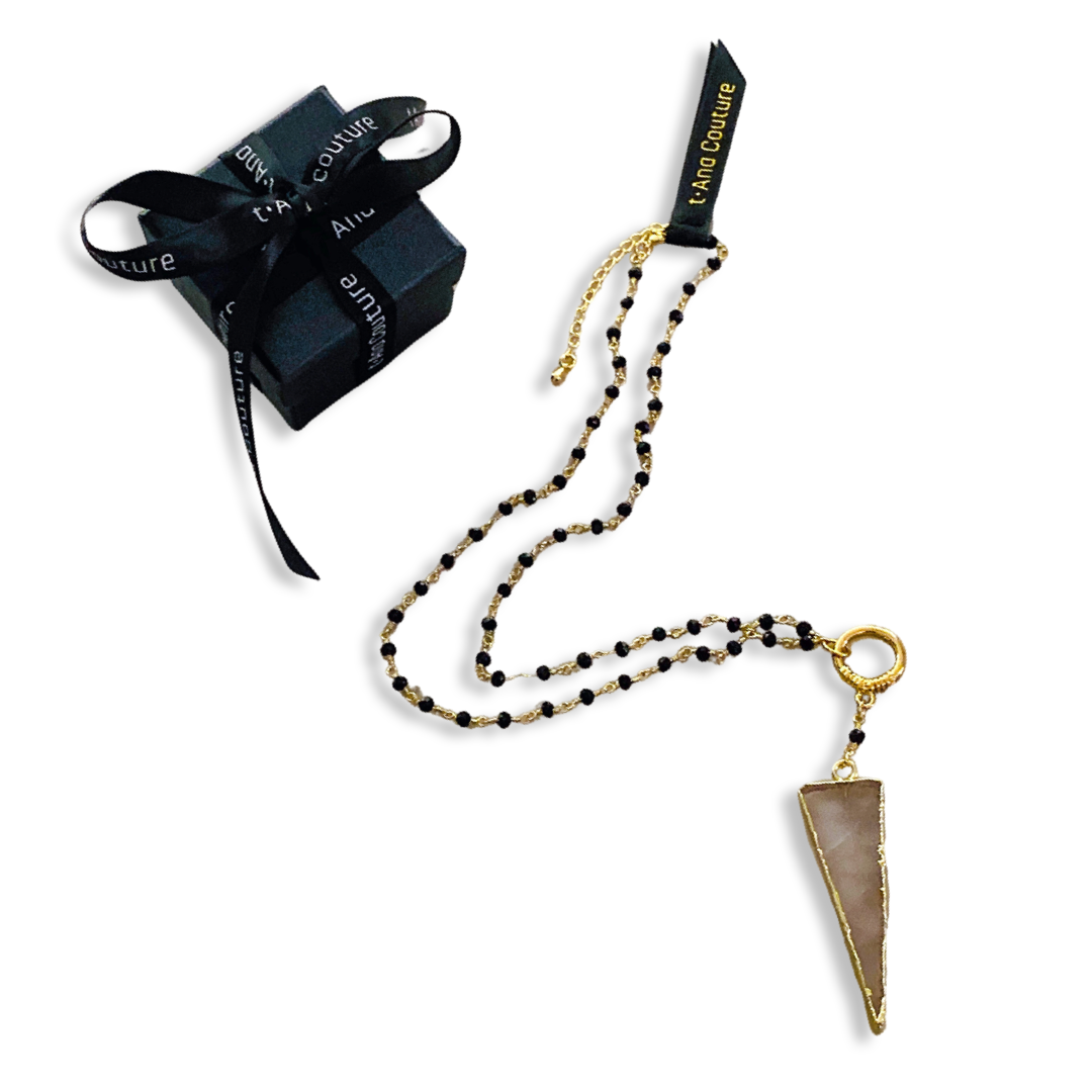 Rosa Quarzo rose quartz and black bead necklace