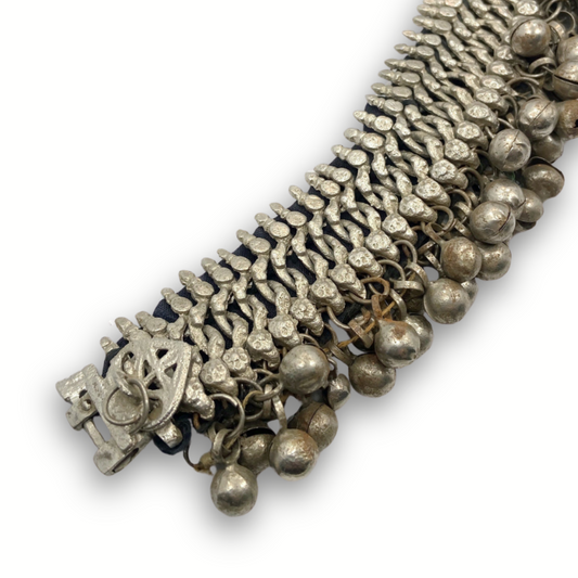 Tribal Mystique Echoes vintage silver-tone anklet, additional view
