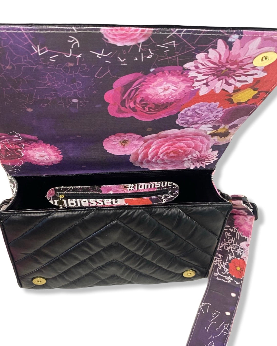 El Clásica Florecer handbag, styled view