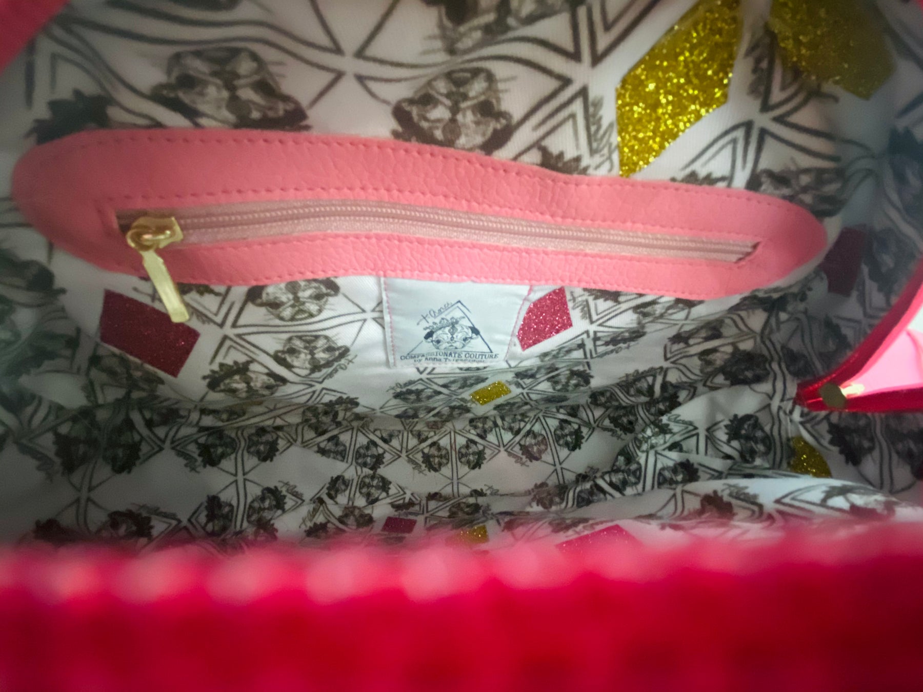Fluorescent Pink Passion hand-knit handbag, additional detail