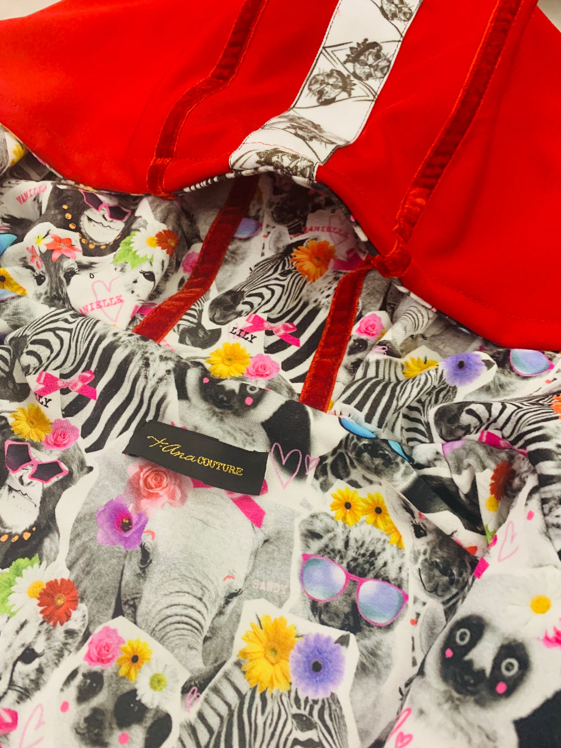 Gli Animali hooded vest, detail view