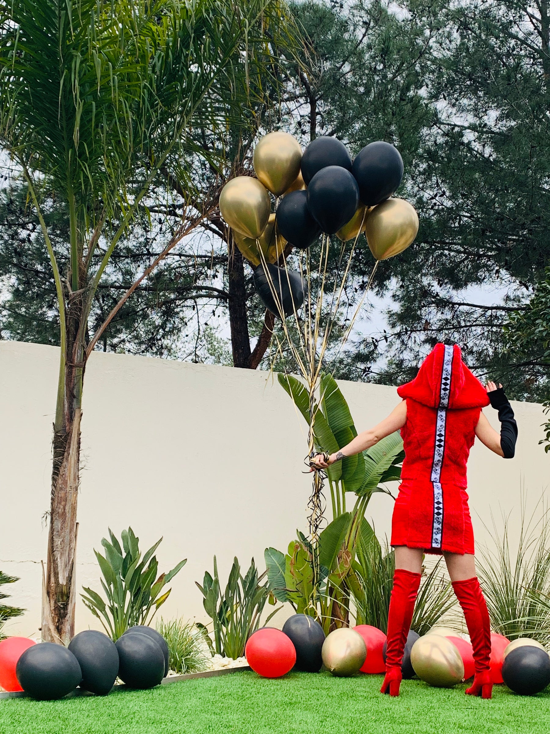 La Passione Rossa outfit set, additional detail