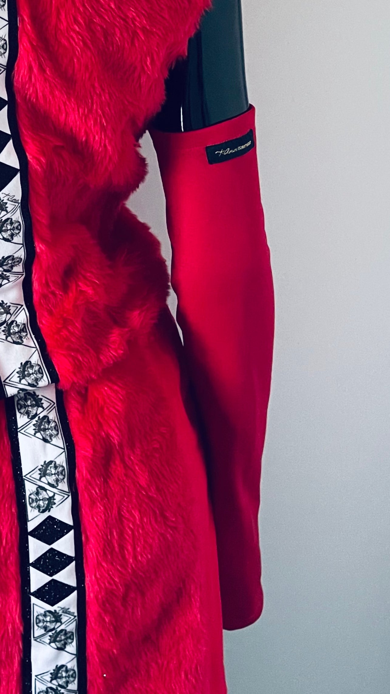 La Passione Rossa red arm warmers, styled view