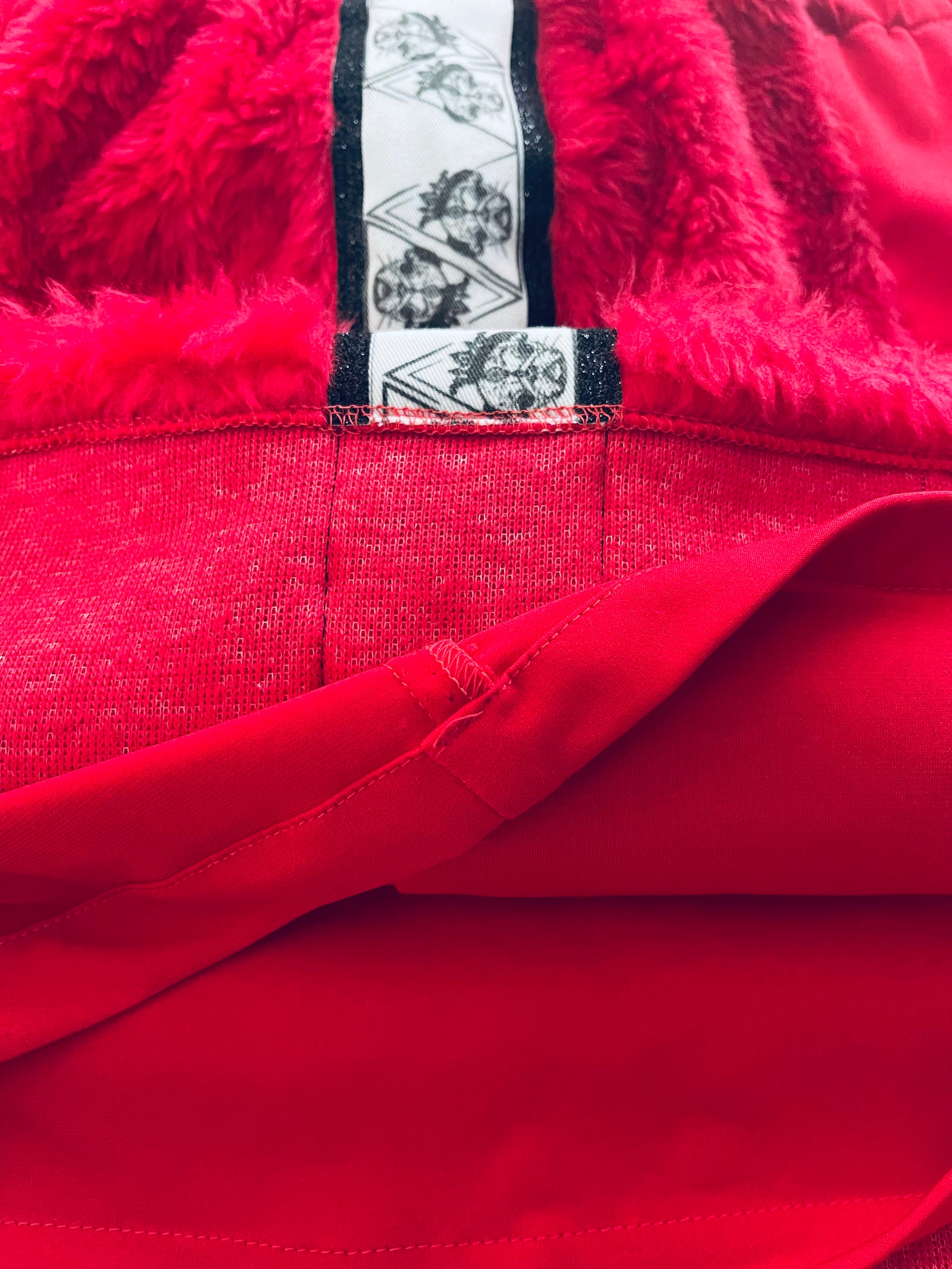 La Passione Rossa red two-piece set, detail view